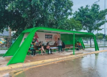Novo abrigo de ônibus oferece mais conforto e tecnologia aos passageiros em Porto Velho