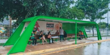 Novo abrigo de ônibus oferece mais conforto e tecnologia aos passageiros em Porto Velho
