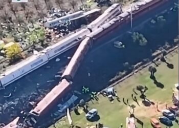 TRAGÉDIA NA ESPANHA: Colisão entre dois trens de alta velocidade deixa 64 mortos