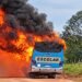 Ônibus escolar é tomado pelo fogo em Candeias do Jamari