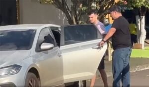 Suspeito de executar jovem a tiros se entrega à polícia em RO