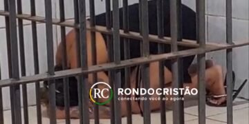“Loura” é presa por suspeita de tráfico, se ajoelha e clama por Deus na cela da delegacia