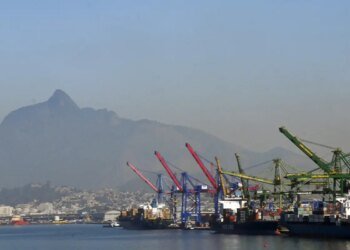 Previsão de superávit comercial de 2026 cai para US$ 84,4 bilhões