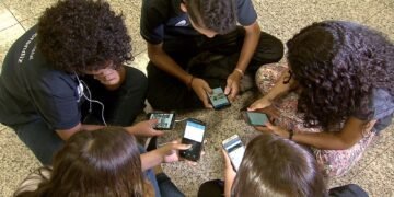 Pesquisa mostra que 82% são contra crianças de até 3 anos com celular