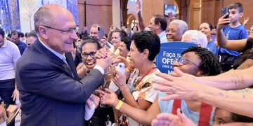 Em Aparecida, Alckmin pede isenção da Justiça Eleitoral
