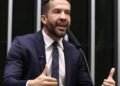 Deputado André Janones é internado com arritmia em São Paulo