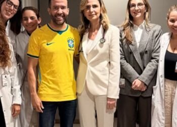 André Janones recebe alta e deixa hospital em São Paulo