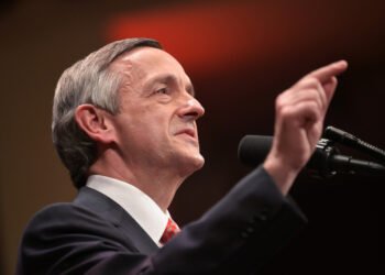 Robert Jeffress critica James Talarico e o Partido Democrata