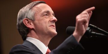 Robert Jeffress critica James Talarico e o Partido Democrata