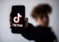 Influenciadores do TikTok acusados de incêndio em igreja