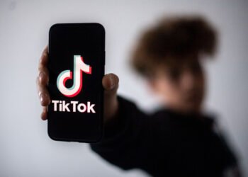 Influenciadores do TikTok acusados de incêndio em igreja