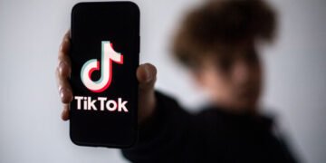 Influenciadores do TikTok acusados de incêndio em igreja