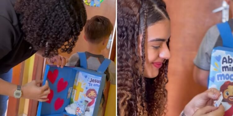 Menino evangeliza na escola com mochila de Jesus