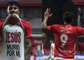 Gastón Verón prega Jesus após gol com mensagem em camiseta