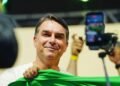 Flávio Bolsonaro promete manter reajustes de aposentadorias
