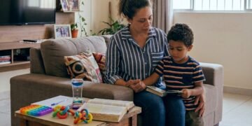 Livro oferece apoio a mães de crianças neurodivergentes