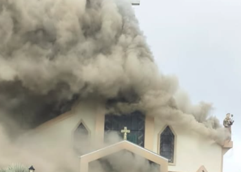 Incêndio destrói a Igreja Matriz de Treze de Maio (SC)