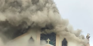 Incêndio destrói a Igreja Matriz de Treze de Maio (SC)