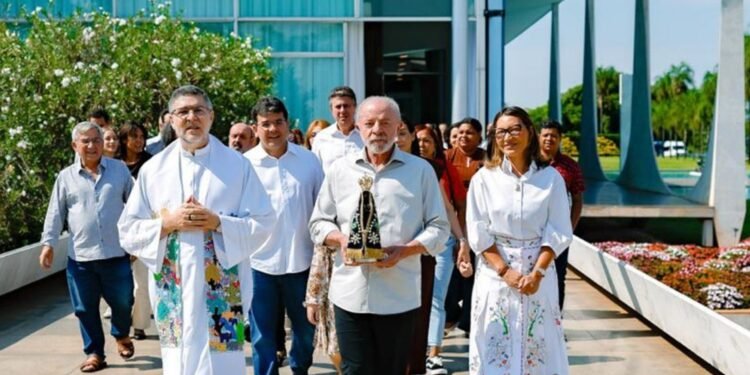 Lula destaca fé em Nossa Senhora Aparecida e programas habitacionais