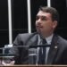 Campanha de Flávio Bolsonaro acusa Janones de apagar mensagens