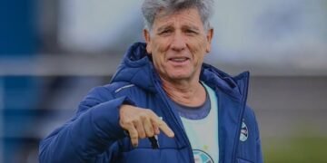 Renato Gaúcho apoia Flávio Bolsonaro e defende auxiliar