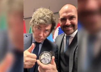 Eduardo Bolsonaro e Javier Milei podem se encontrar nos EUA