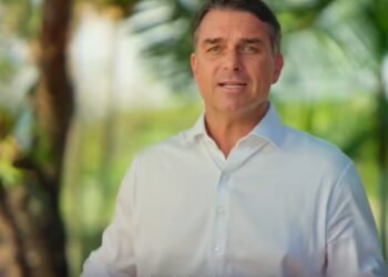 Campanha de Flávio Bolsonaro pede ao TSE investigação sobre falha