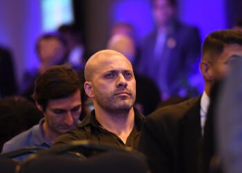 Daniel Silveira evita hospital por medo de prisão, diz defesa