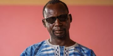 Burkina Faso: cristão cego recebe Bíblia em áudio após oração