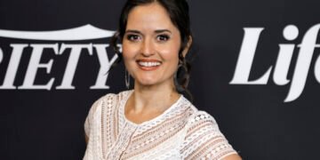 Danica McKellar revela como Candace Cameron a levou à fé cristã