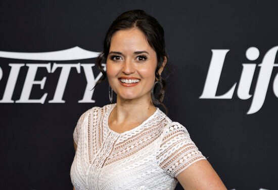Danica McKellar revela como Candace Cameron a levou à fé cristã