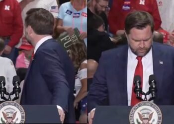 JD Vance ora por mulher que passou mal em comício