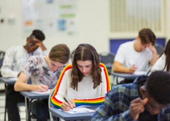 Escolas nos EUA põem fim a política de transição de gênero secreta