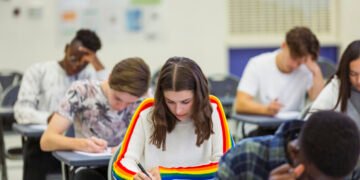Escolas nos EUA põem fim a política de transição de gênero secreta