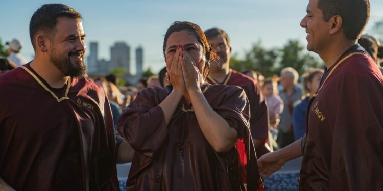 Igreja no Paraguai realiza batismo de 350 novos convertidos