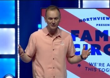 Pastor CJ Johnson inaugura nova igreja após demissão