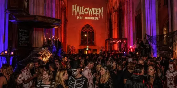 Holanda: cristãos protestam contra festa de Halloween em igreja