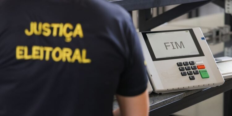 Assédio eleitoral: saiba como denunciar crime mesmo após eleições