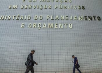 Governo pretende realocar R$ 20 bilhões no Orçamento de 2027