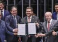 Alcolumbre homenageia Paim no fim da 6×1; entenda motivo